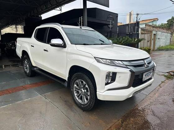 MITSUBISHI L200 TRITON 2.4 16V TURBO DIESEL SPORT HPE-S CD 4P 4X4 AUTOMÁTICO